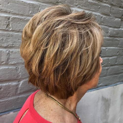 Къс Piecey Hairstyle Over 50