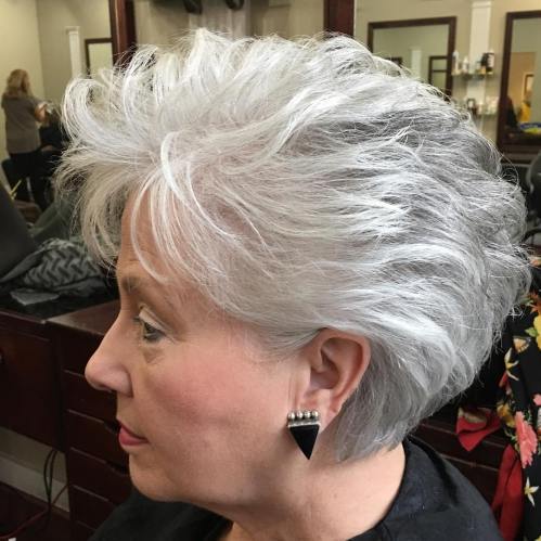 50+ Voluminöse graue Frisur für kurzes Haar