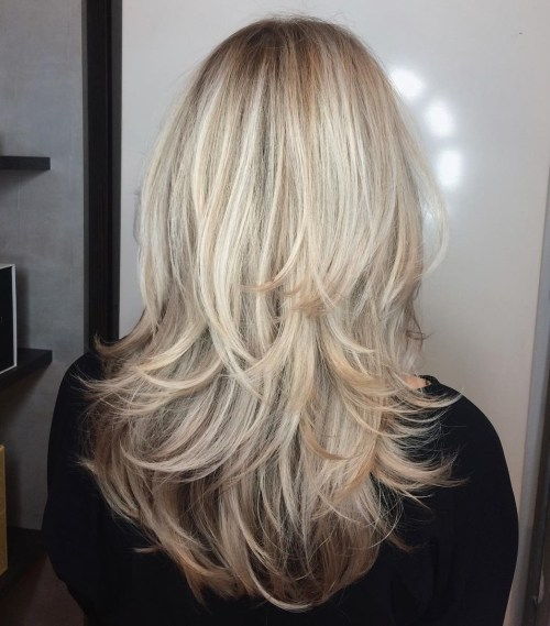 Blonde Piece-Y-Frisur für mittel bis langes Haar