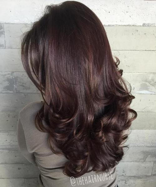 дълго Curled Brunette Hairstyle With Layers