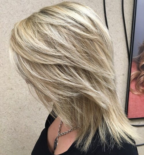 Medium Layered Blonde Haarschnitt