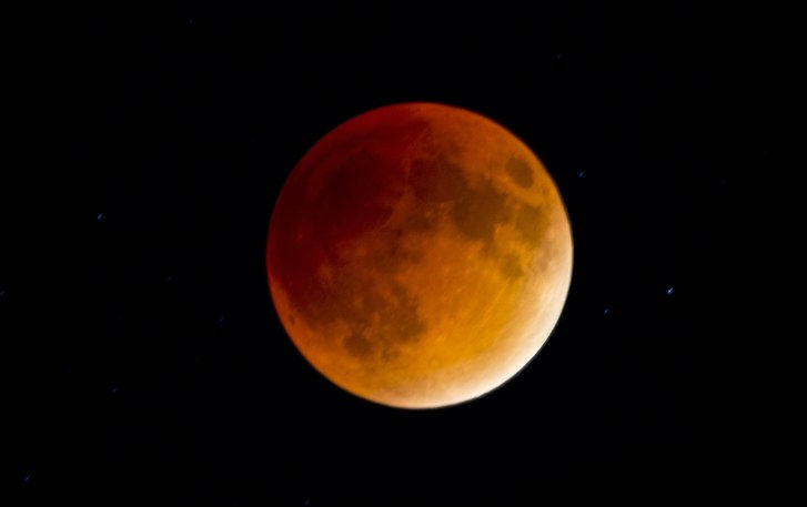 Blutmond während der Mondfinsternis, Mendota Heights, Minnesota, USA