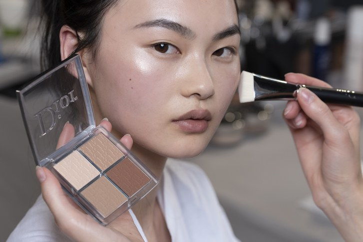 The new Dior Backstage contour palette being used on a model backstage at the Dior Cruise show in Chantilly, France. 