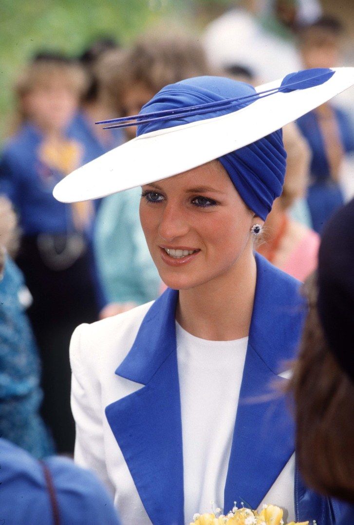 Princezna Diana wearing a fascinator