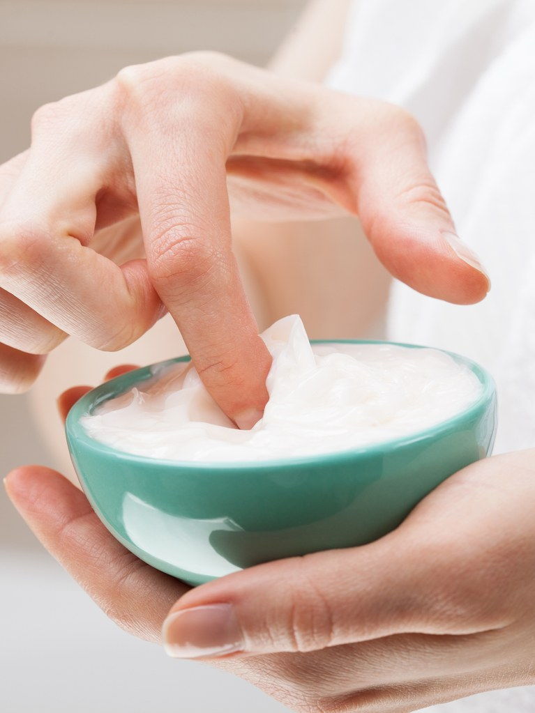 Маска для сухих рук в домашних условиях. Маска для рук. Молочная ванночка для рук. Парафинотерапия для рук. Маска для рук омолаживающая.