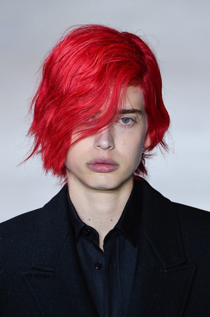 Saint-Laurent-Fall-2023-červené vlasy