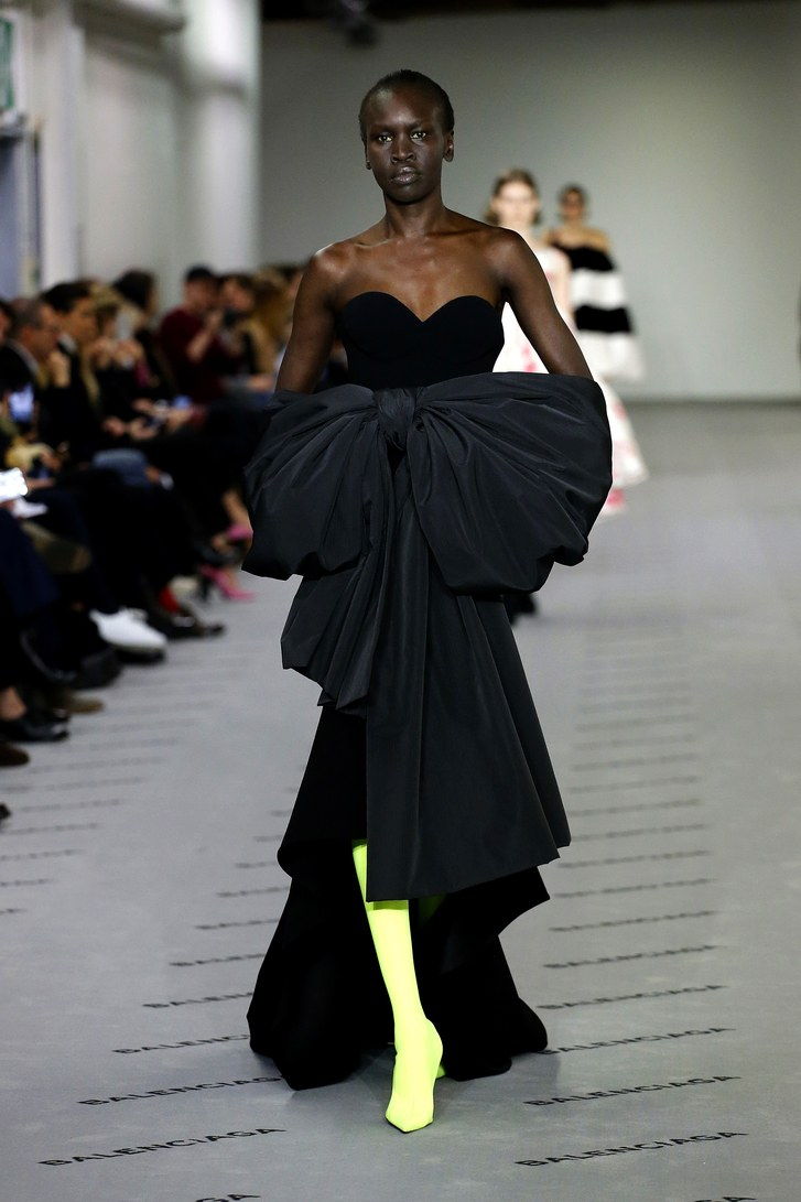 Balenciaga: Runway - Paris Fashion Week Damenmode Herbst / Winter 2023/2023