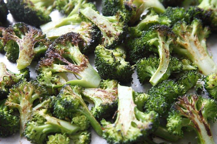 Vysoký Angle View Of Roasted Broccoli