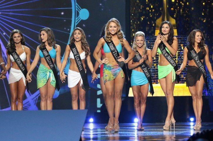 мис Texas 2023 Margana Wood participates in Swimsuit challenge during the 2023 Miss America Competition Show at Boardwalk Hall Arena on September 10, 2023 in Atlantic City, New Jersey.
