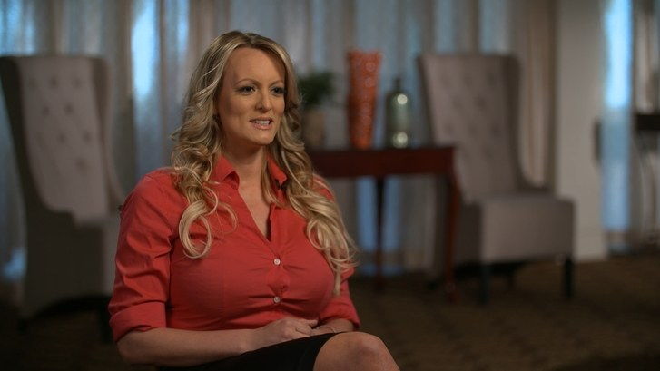 Dospělý film actress Stormy Daniels sits down in a red shirt while being interviewed by Anderson Cooper for 