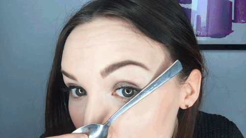 Лъжица beauty hacks eyeliner