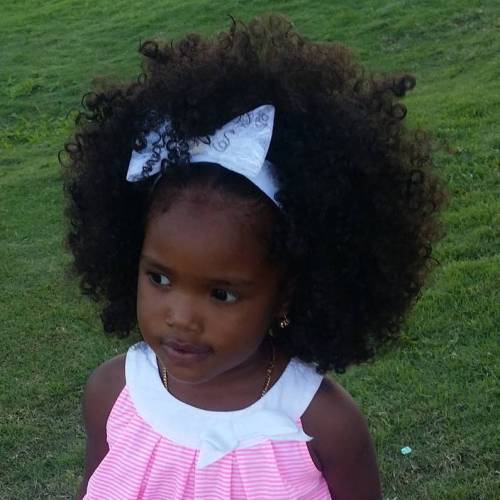 小黑人女孩的黑人发型