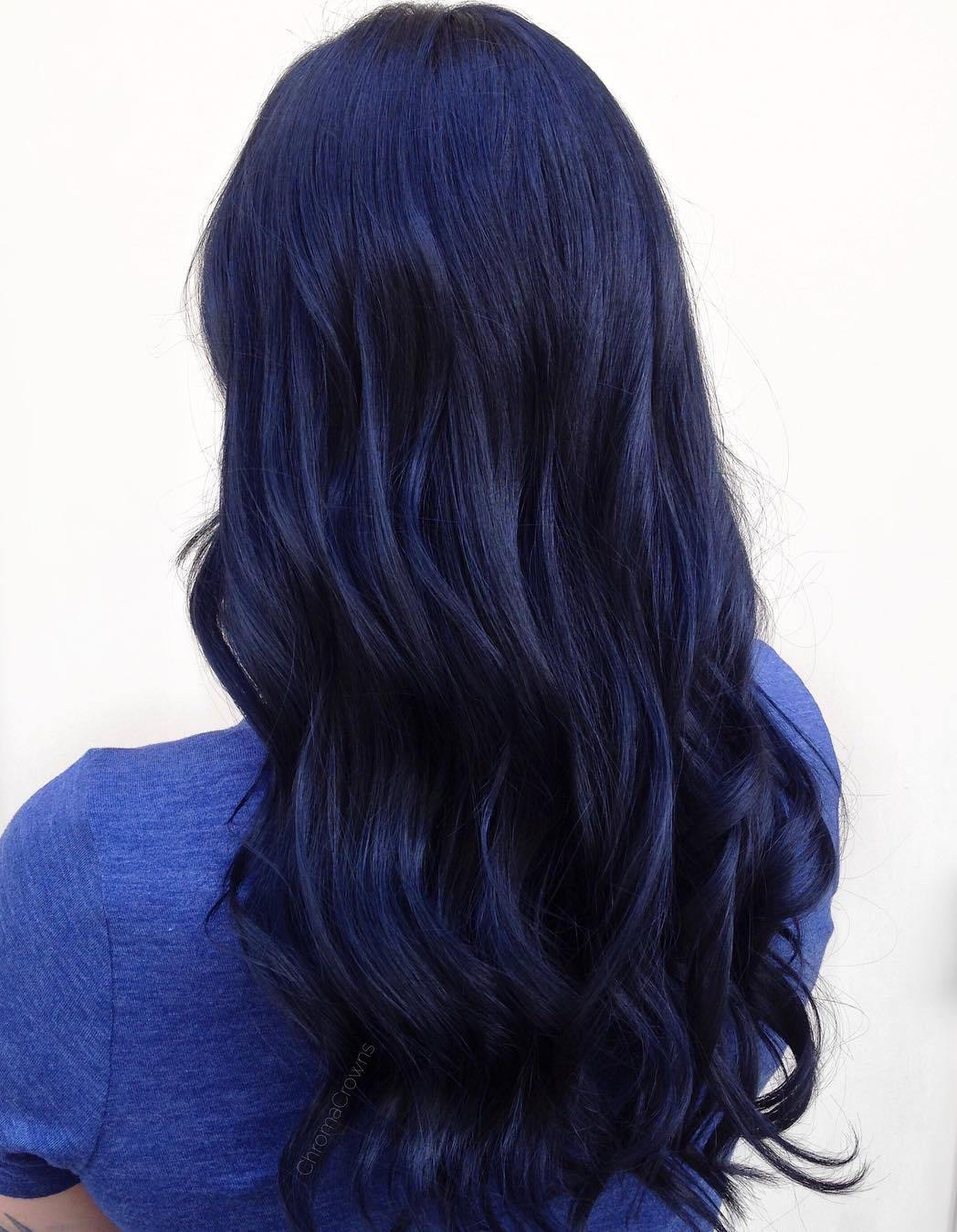 Langes blaues schwarzes Haar