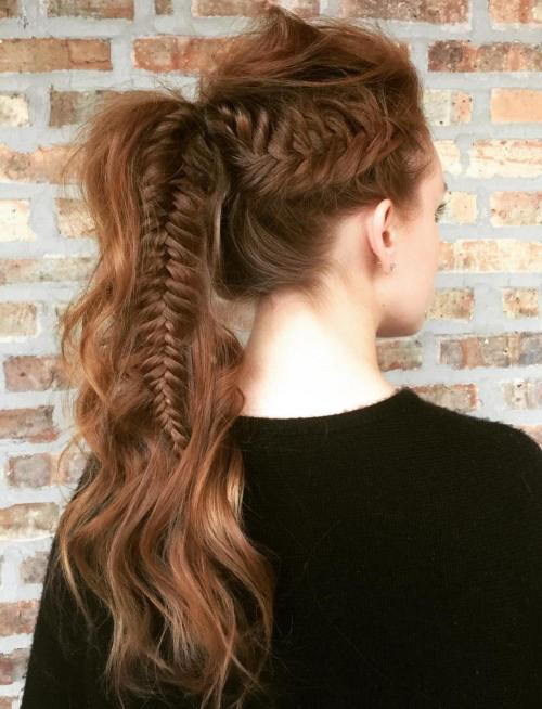 разхвърлян Wavy Long Ponytail With Fishtail