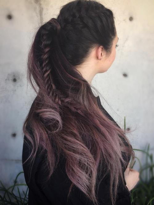 конска опашка With A Braid For Ombre Hair