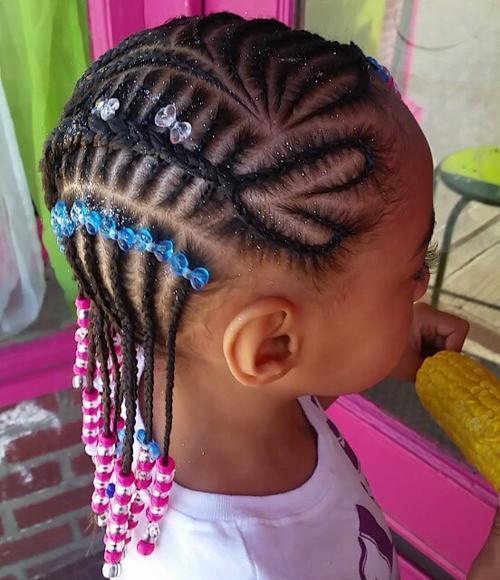 小黑人女孩的花式编织发型