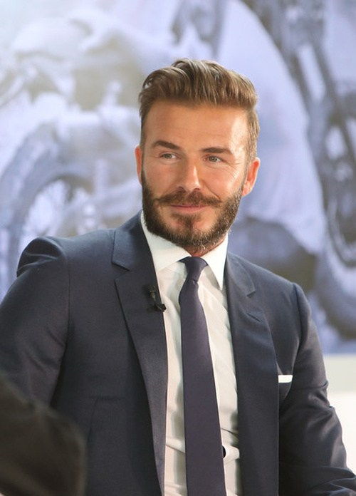 David Beckham kurze zurückgewippte Frisur