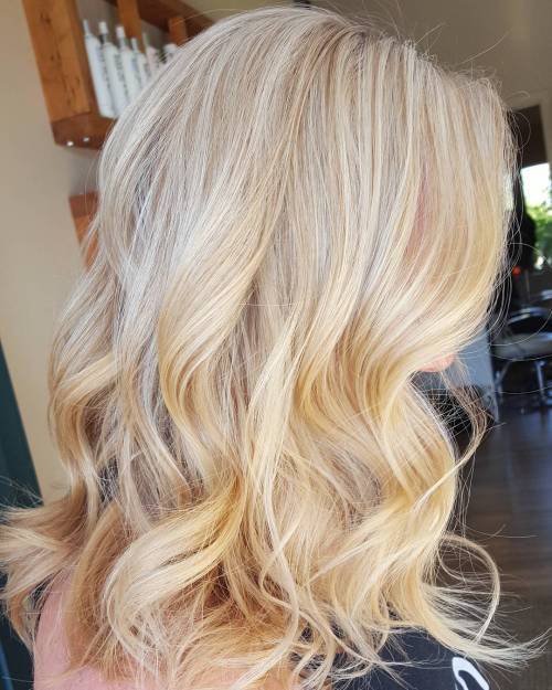 Blondes Haar mit Gloss Smudging