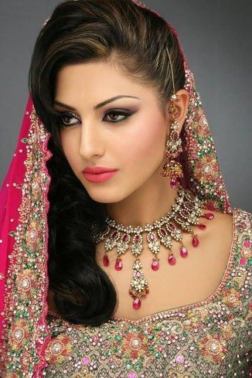 与面纱的印地安婚礼发型