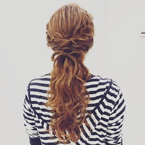 наполовина up wavy messy hairstyle for long hair