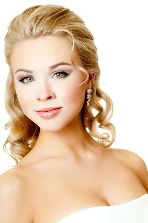 среда curly hairstyle for brides
