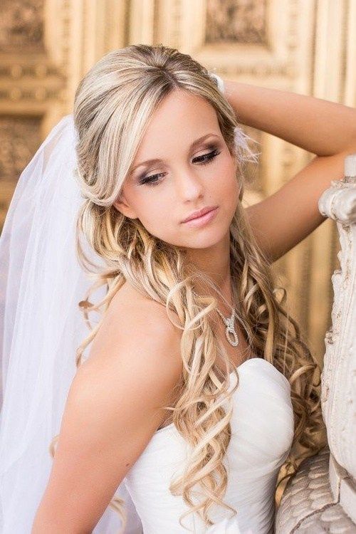 сватба hairstyle with bridal veil