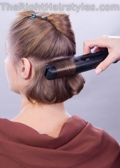 كيفية تجعيد الشعر مع الحديد المسطح