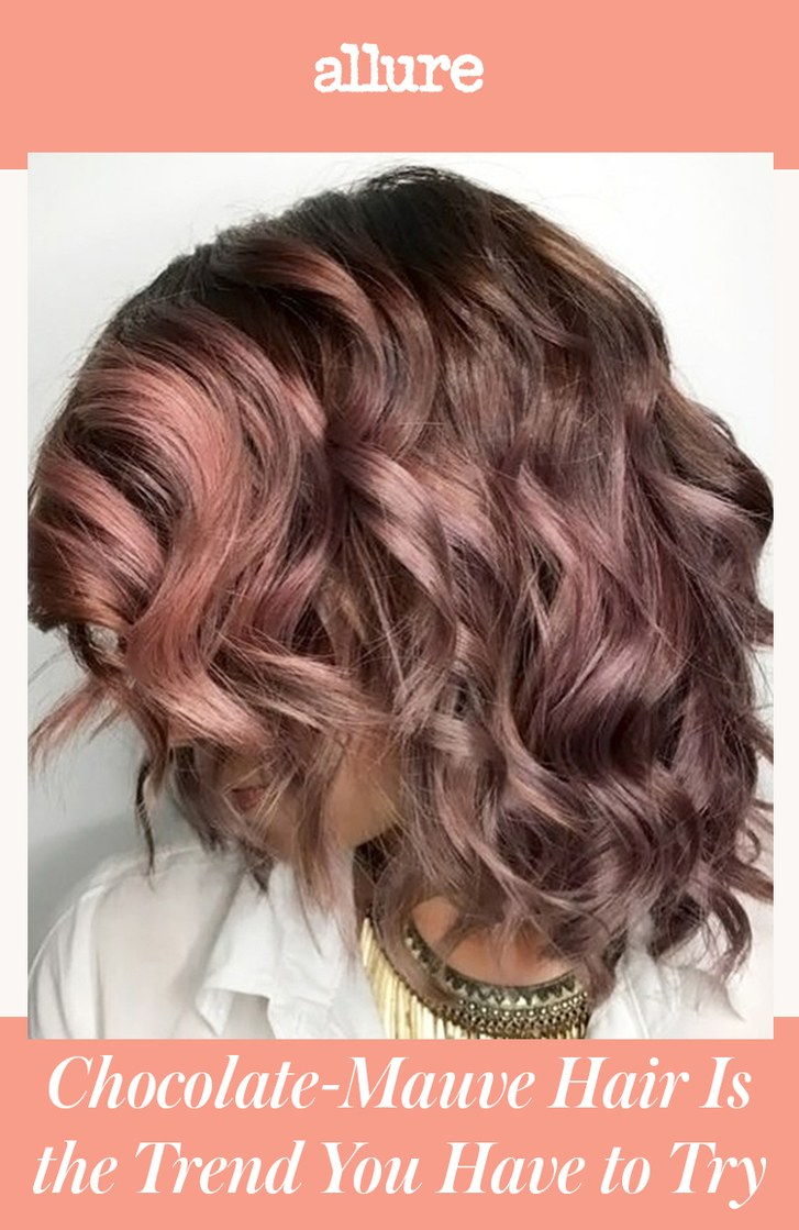 巧克力紫红色头发是你必须尝试的新趋势