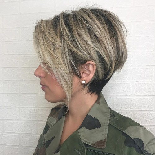 страна Parted Choppy Tapered Pixie