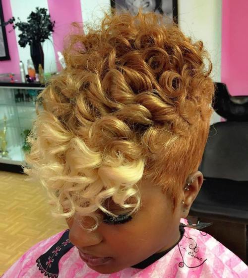 африкански American Blonde Curly Pixie