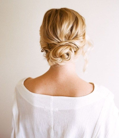 бърз updo with a low bun