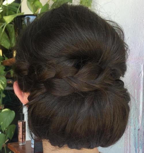 ниско Rolled Chignon With A Braid