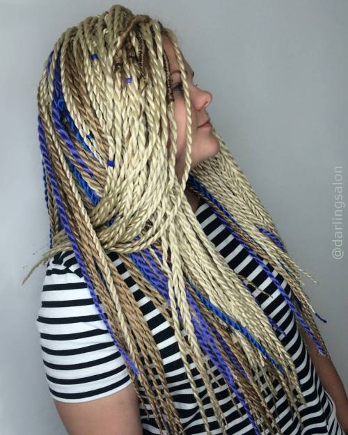Рус Twists With Blue Highlights