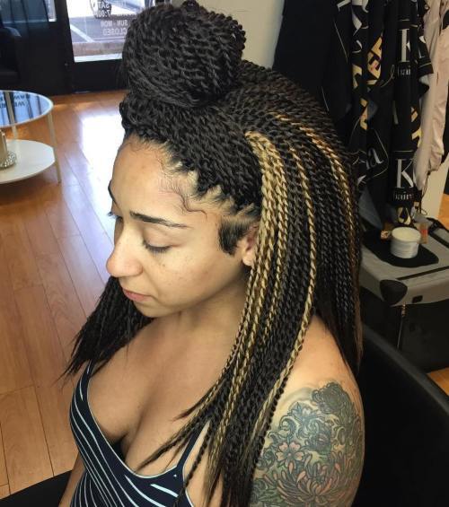 Senegalský Twists With Blonde Highlights