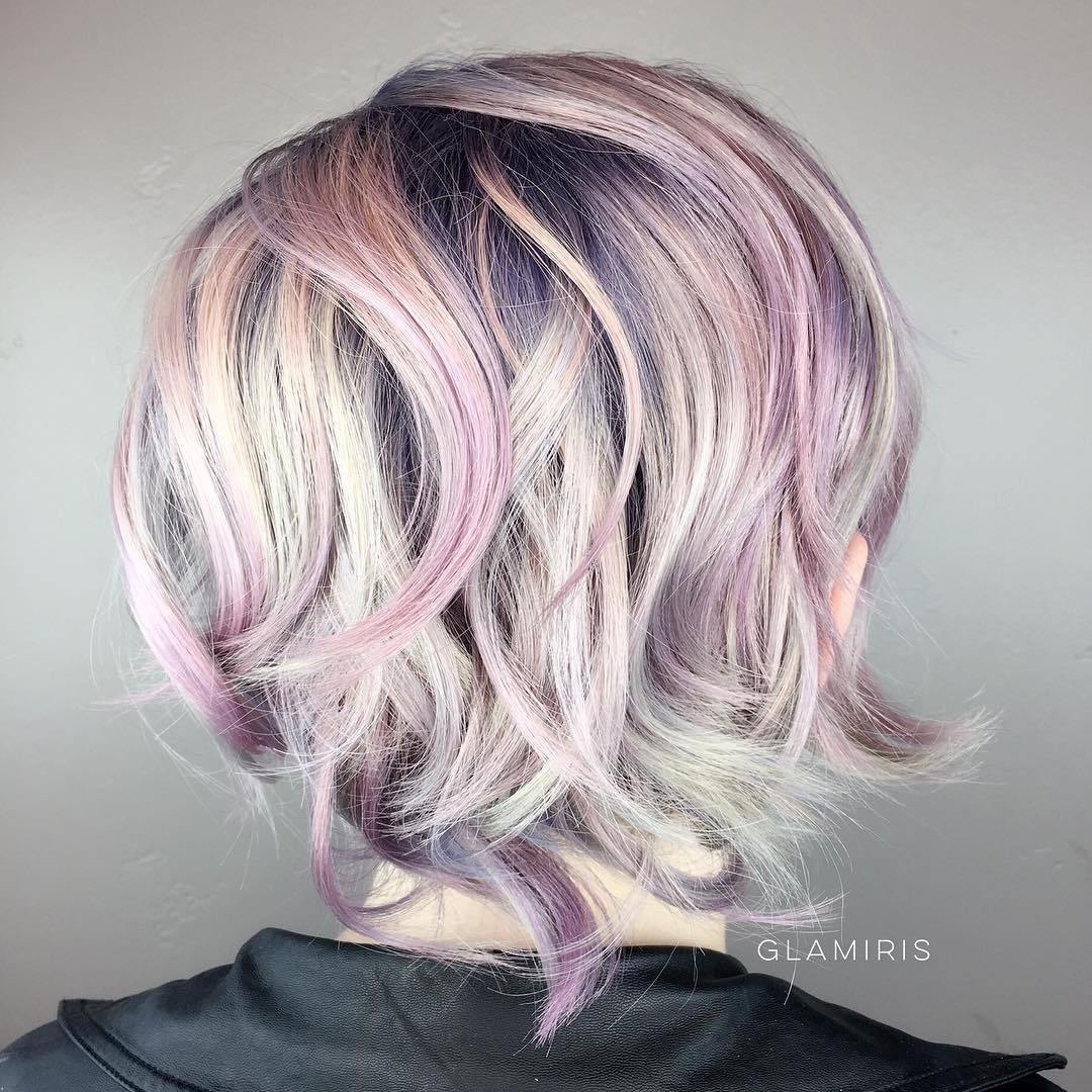 Къс Hairstyle With Lavender Highlights