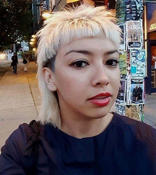 черно and blonde mullet with cropped bangs