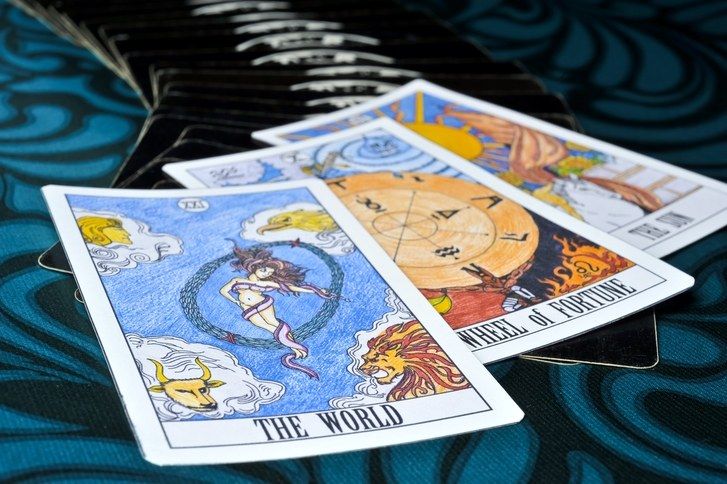 Tarotkarten: Die Welt, das Glücksrad und die Sonne