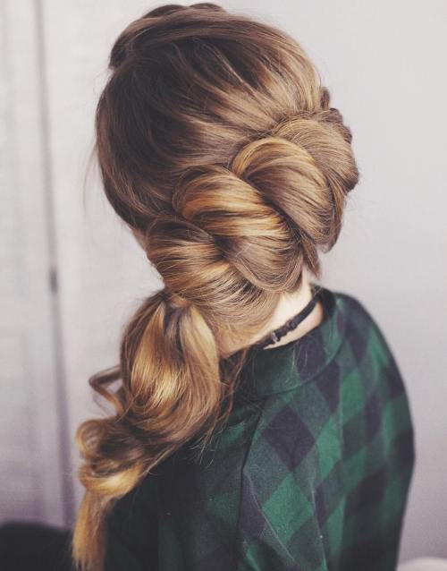 усукан Updo With A Side Ponytail