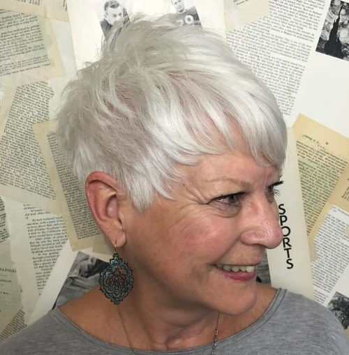 老年妇女's Silver Pixie Hairstyle
