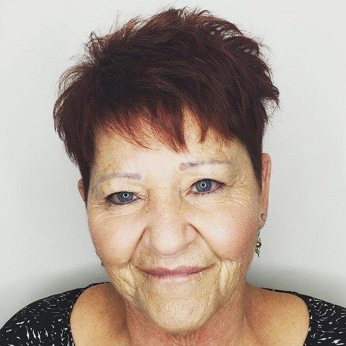 krátký razored haircut for older women