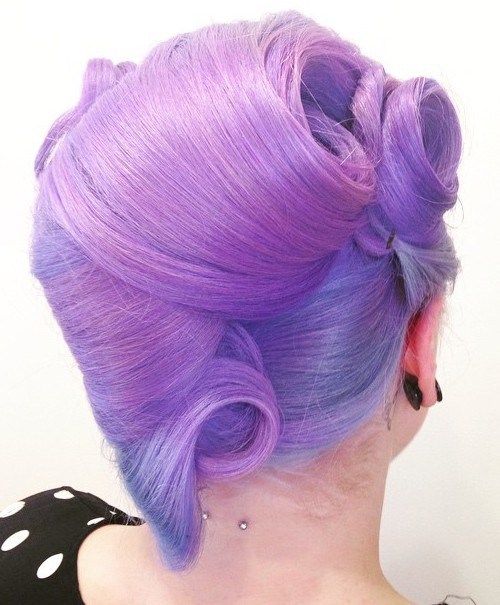 nachový updo with side and back victory rolls