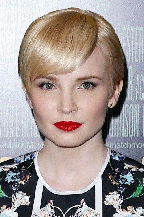 много short blonde hairstyle for women