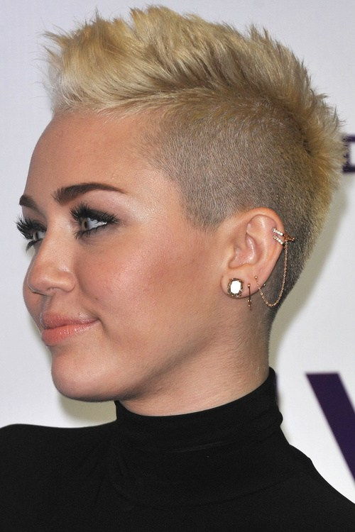 Miley Cyrus sehr kurze Frisur