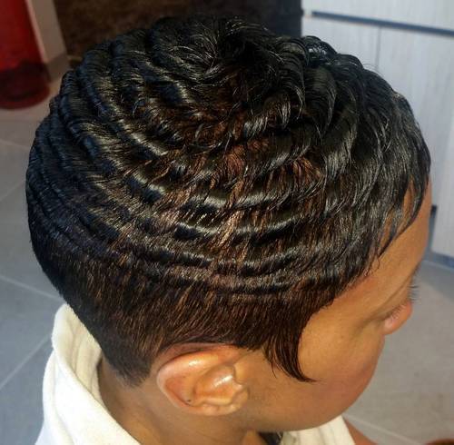 妇女's waves hairstyle